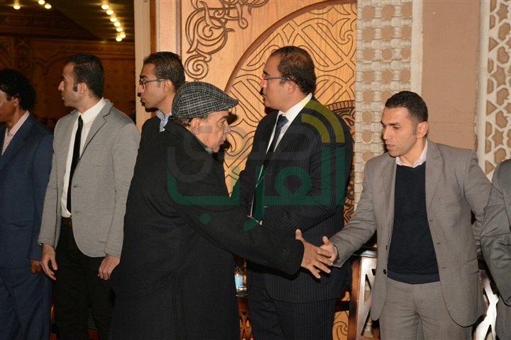 بالصور.. عمرو الليثي و رشوان توفيق و محمد فريد في عزاء احمد راتب
