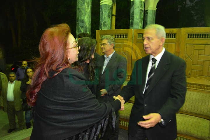 بالصور.. سمير صبرى والحلفاوي في عزاء زبيده ثروت