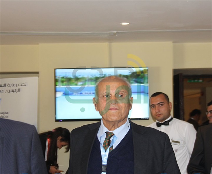 بالصور.. وصول الدكتور مجدي يعقوب لمؤتمر علماء مصر بالخارج