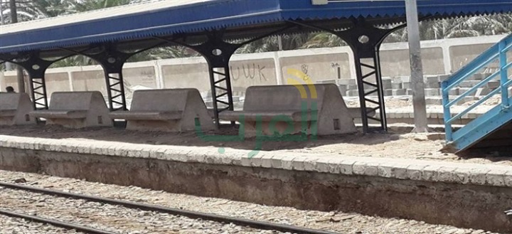 " صدي العرب "ينشر بالصور معاناة أهالي قنا بسبب تطوير محطة سكة حديد قنا