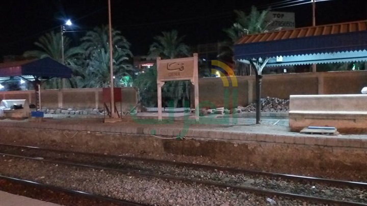 " صدي العرب "ينشر بالصور معاناة أهالي قنا بسبب تطوير محطة سكة حديد قنا