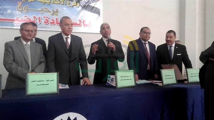 بالصور.. "الهجان" يكرم معلمي قنا المشاركين بمعرض "إنتل"