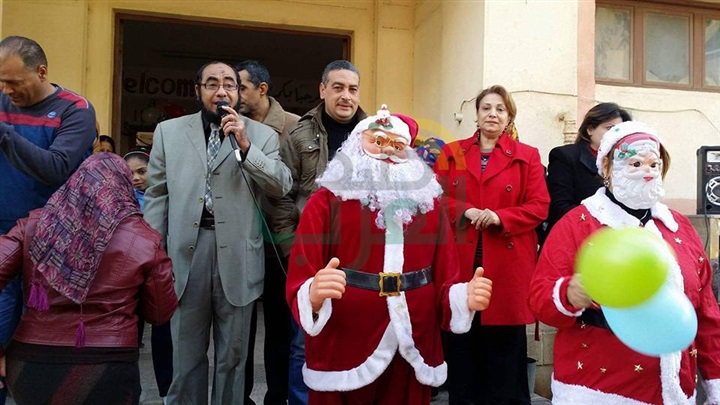 بالصور.. مدرسة " الشهيد إسلام الرسمية " بنجع حمادي تحتفل بـ"الكريسماس"