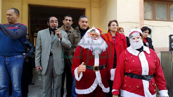 بالصور.. مدرسة " الشهيد إسلام الرسمية " بنجع حمادي تحتفل بـ"الكريسماس"