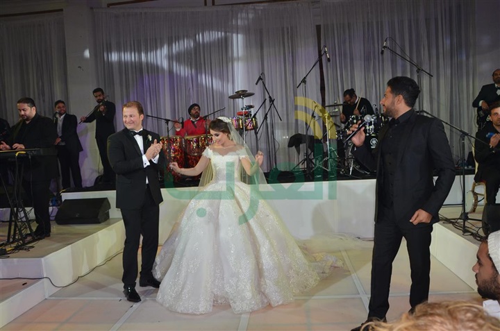 بالصور.. حماقى وبوسى يشعلون زفاف على ومى بحضور الزند بالصور.. حماقى وبوسى يشعلون زفاف على ومى بحضور الزند