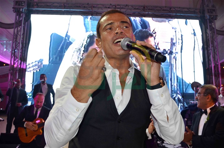 بالصور .. عمرو دياب يشعل زفاف هشام أبو درة بالصور .. عمرو دياب يشعل زفاف هشام أبو درة