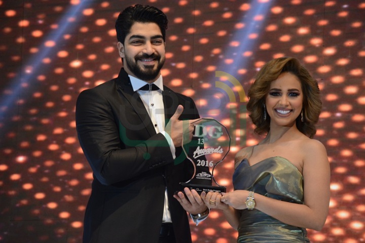 بالصور .. تكريم نجوم الفن والغناء بحفل  "دير جست"