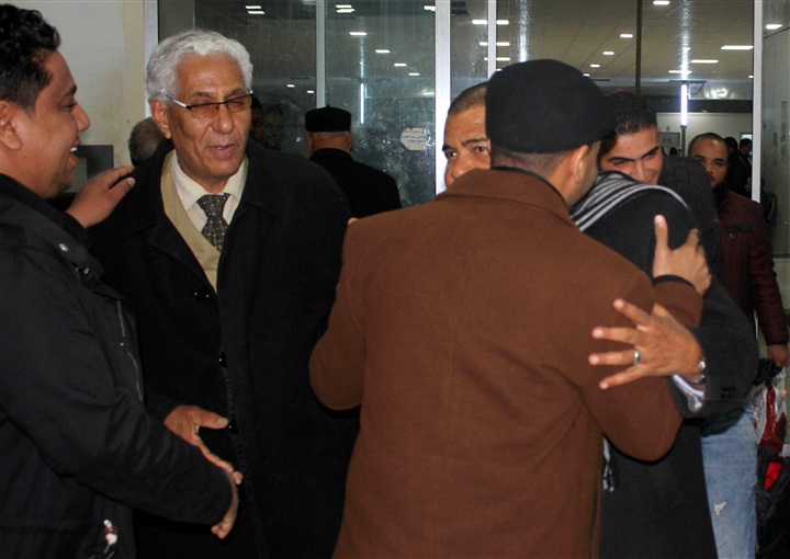 بالصور.. عودة ركاب الطائرة المختطفة لليبيا