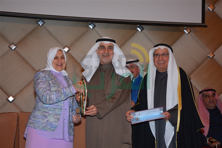 بالصور.. "بهبهانى" يفوز بجائزة الابن البار بدولة الكويت