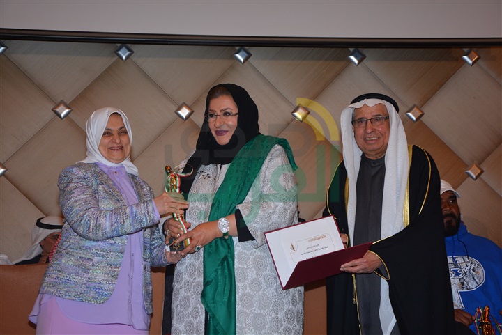 بالصور.. "بهبهانى" يفوز بجائزة الابن البار بدولة الكويت