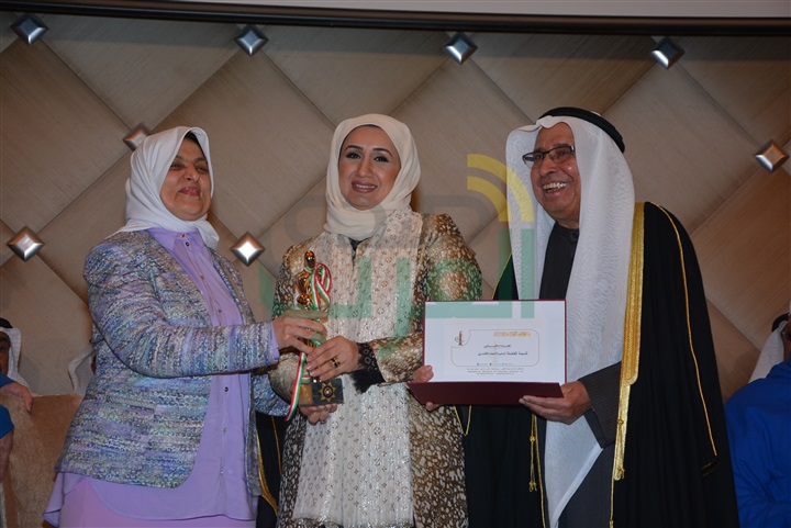 بالصور.. "بهبهانى" يفوز بجائزة الابن البار بدولة الكويت