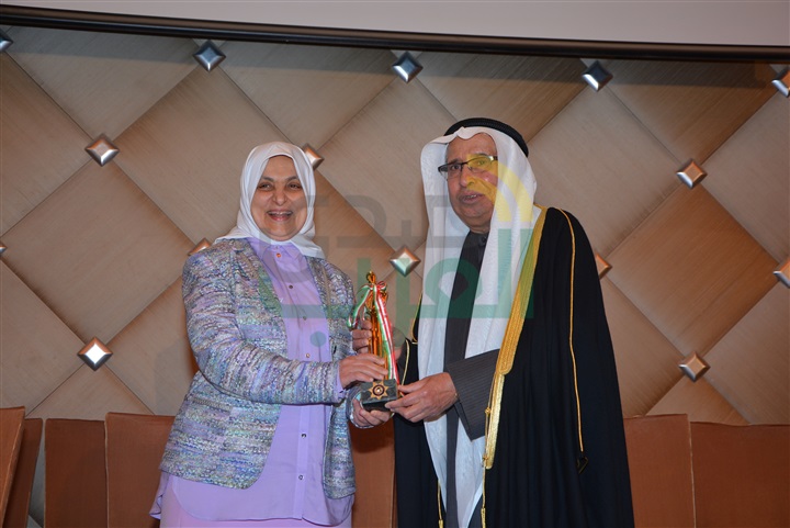 بالصور.. "بهبهانى" يفوز بجائزة الابن البار بدولة الكويت