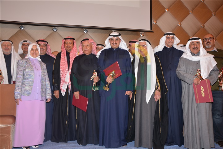 بالصور.. "بهبهانى" يفوز بجائزة الابن البار بدولة الكويت