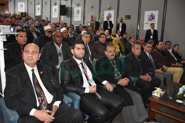 بالصور.. محافظ البحيرة ووزير التنمية المحلية يطلقان اشارة البدء لمؤتمر البحيرة الأول للشباب