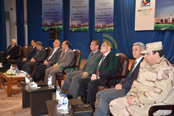 بالصور.. محافظ البحيرة ووزير التنمية المحلية يطلقان اشارة البدء لمؤتمر البحيرة الأول للشباب