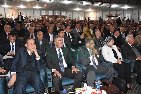 بالصور.. محافظ البحيرة ووزير التنمية المحلية يطلقان اشارة البدء لمؤتمر البحيرة الأول للشباب