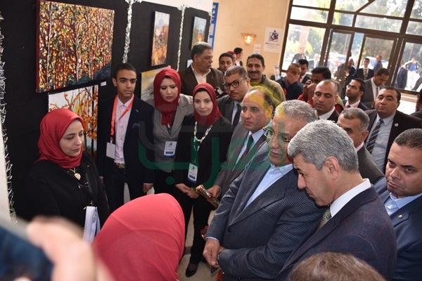 بالصور.. محافظ البحيرة ووزير التنمية المحلية يطلقان اشارة البدء لمؤتمر البحيرة الأول للشباب