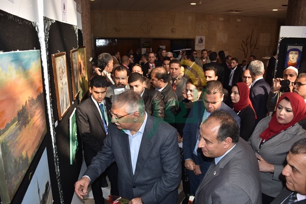 بالصور.. محافظ البحيرة ووزير التنمية المحلية يطلقان اشارة البدء لمؤتمر البحيرة الأول للشباب