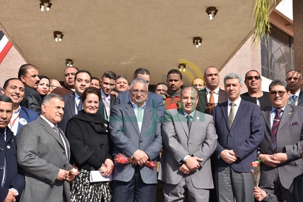 بالصور.. محافظ البحيرة ووزير التنمية المحلية يطلقان اشارة البدء لمؤتمر البحيرة الأول للشباب
