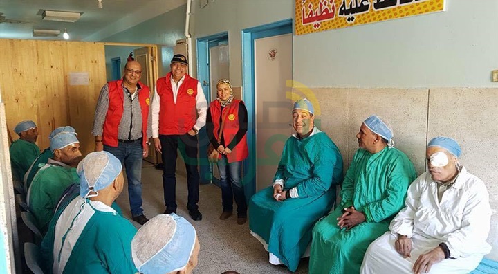 بالصور.. روتاري راقودة ينظم قافلة طبية بحضور محافظ سوهاج