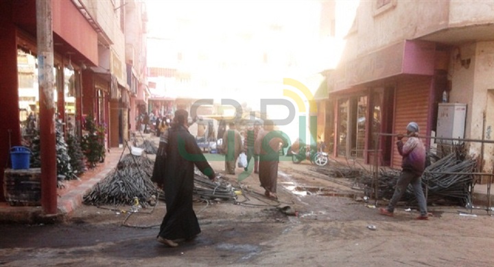 بالصور.. إقامة برج سكني جديد بنجع حمادي يثير أزمة  
