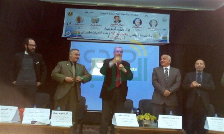 بالصور وكيل تعليم القليوبيه يفتتح ( المشروع الرئاسى المعلمون اولا ) 