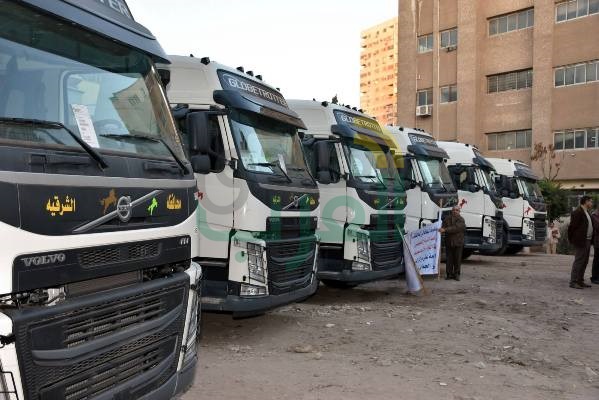 محافظ الشرقية  : دعم منظومة النظافة بـــ 6 سيارات   