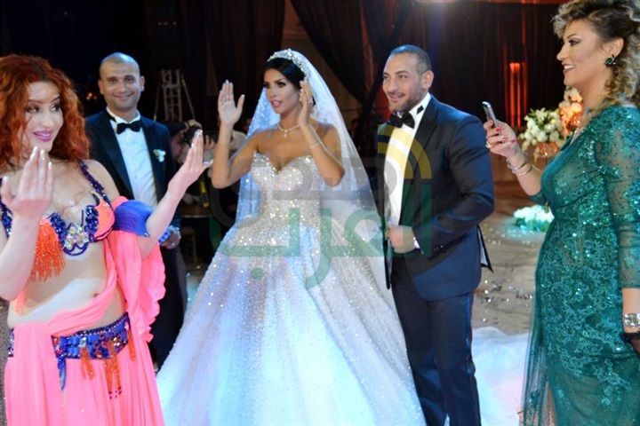 بالصور.. نجوم الفن يحتفلون بزفاف الفنانة التونسية ساندي بالصور.. نجوم الفن يحتفلون بزفاف الفنانة التونسية ساندي