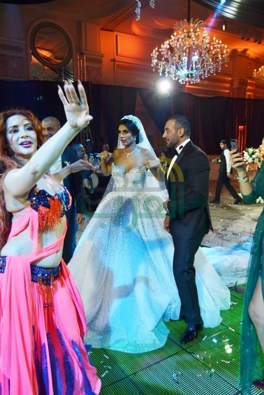 بالصور.. نجوم الفن يحتفلون بزفاف الفنانة التونسية ساندي بالصور.. نجوم الفن يحتفلون بزفاف الفنانة التونسية ساندي