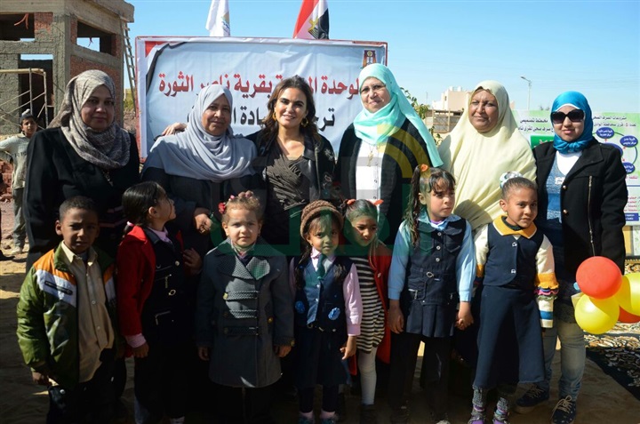 بالصور.. وزيرة التعاون الدولى تتفقد مجمع التمور بالوادي الجديد