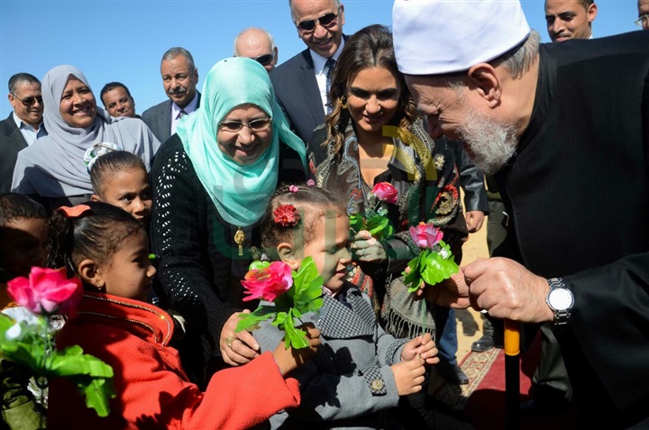 بالصور.. وزيرة التعاون الدولى تتفقد مجمع التمور بالوادي الجديد