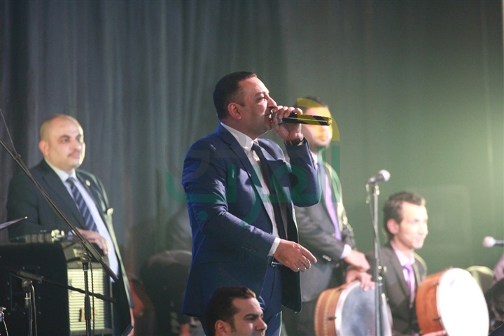 بالصور..عمرو ربيع وثريا يشعلون أولى فقرات حفل رأس السنة في سيتي ستارز بالصور..عمرو ربيع وثريا يشعلون أولى فقرات حفل رأس السنة في سيتي ستارز