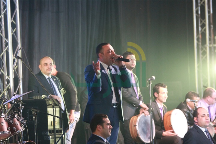بالصور..عمرو ربيع وثريا يشعلون أولى فقرات حفل رأس السنة في سيتي ستارز بالصور..عمرو ربيع وثريا يشعلون أولى فقرات حفل رأس السنة في سيتي ستارز
