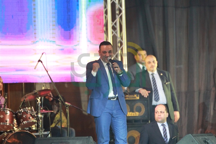 بالصور..عمرو ربيع وثريا يشعلون أولى فقرات حفل رأس السنة في سيتي ستارز بالصور..عمرو ربيع وثريا يشعلون أولى فقرات حفل رأس السنة في سيتي ستارز
