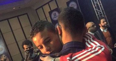 بالصورة.. انتهاء أزمة باسم مرسى وسعد سمير بـ"الأحضان"