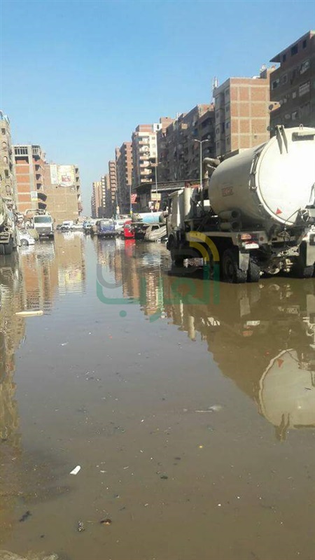 بالصور.. انفجار ماسورة مياه بشبرا الخيمة
