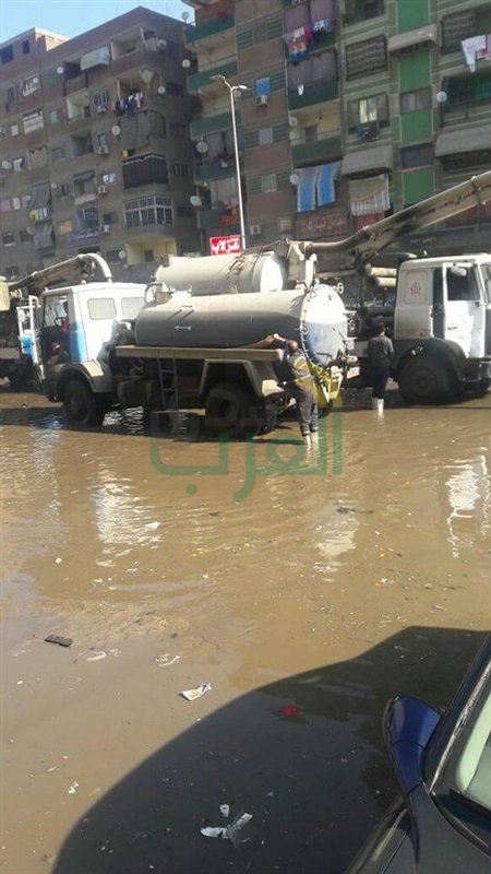 بالصور.. انفجار ماسورة مياه بشبرا الخيمة