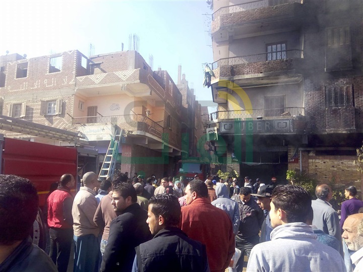 بالصور.. السيطرة على حريق نشب بمصنع بلاستيك بشبرا الخيمة