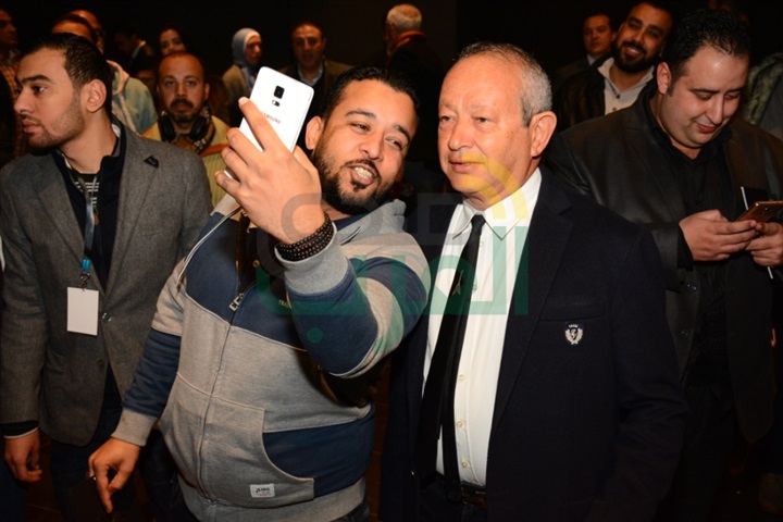 نجوم الفن والإعلام والسياسة فى العرض الخاص لفيلم "مولانا" نجوم الفن والإعلام والسياسة فى العرض الخاص لفيلم "مولانا"