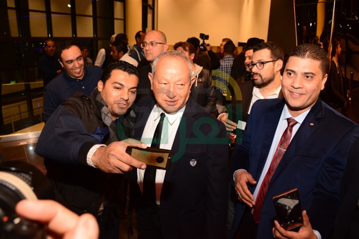 نجوم الفن والإعلام والسياسة فى العرض الخاص لفيلم "مولانا" نجوم الفن والإعلام والسياسة فى العرض الخاص لفيلم "مولانا"
