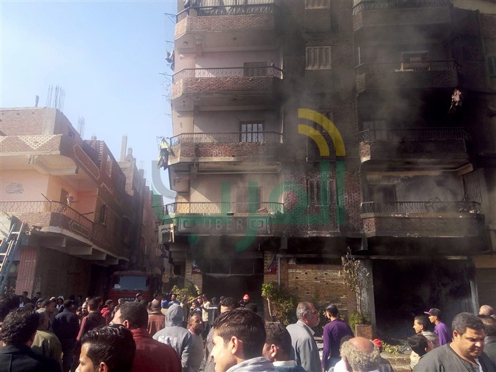 بالصور.. السيطرة على حريق نشب بمصنع بلاستيك بشبرا الخيمة