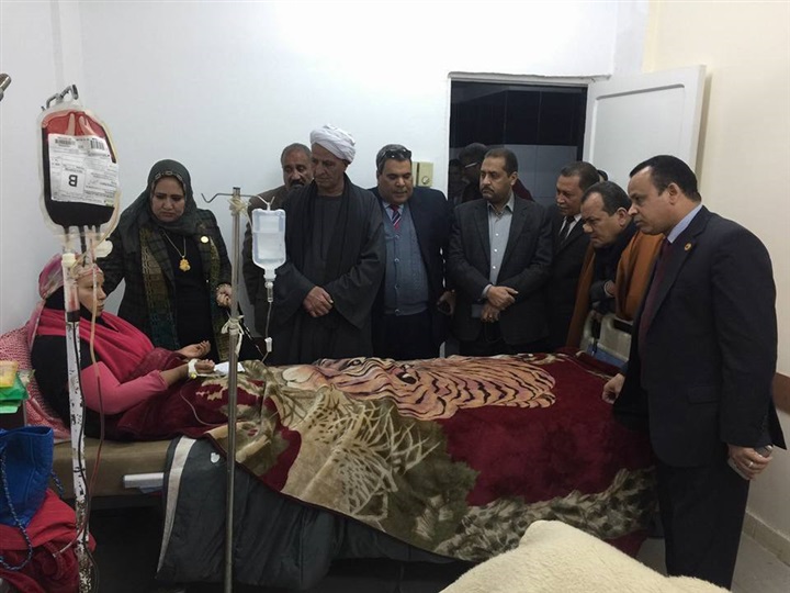 بالصور.. إنهاء إضراب موظفة التعليم بقنا بعد حل مشكلتها