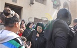  وصول معتز الدمرادش وزوجته للصلاة على 