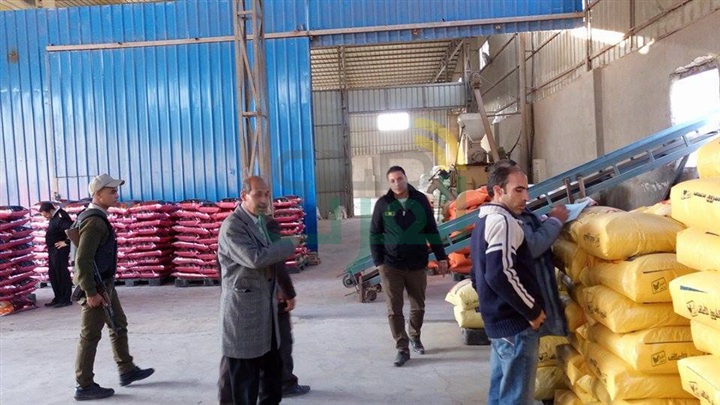 ضبط مصنع غير مرخص لإنتاج المخصبات الزراعية بالشرقية