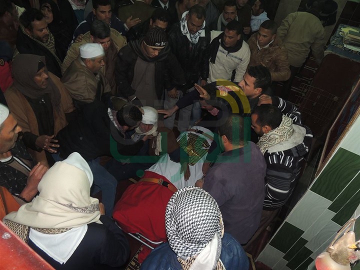 القيادات التنفيذية والأمنية تؤدى واجب العزاء فى شهيد الواجب الوطنى بالشرقية