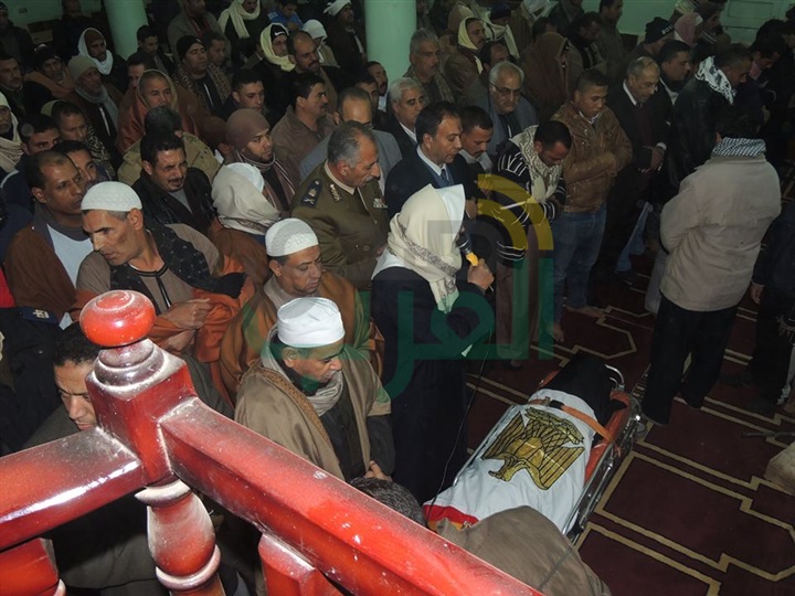 القيادات التنفيذية والأمنية تؤدى واجب العزاء فى شهيد الواجب الوطنى بالشرقية
