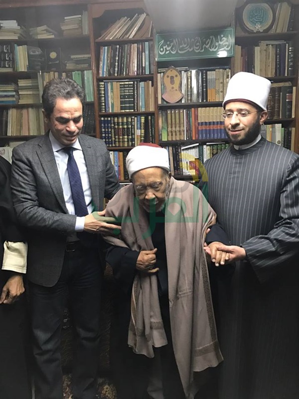 بالصور.. "الأزهري" و"المسلماني" يزوران أكبر معمر أزهري