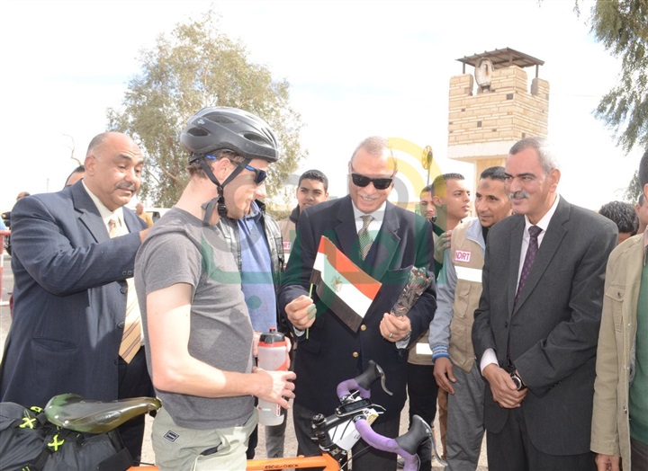 محافظ قنا يستقبل سباق الدراجات الهوائية من مصر إلى أفريقيا