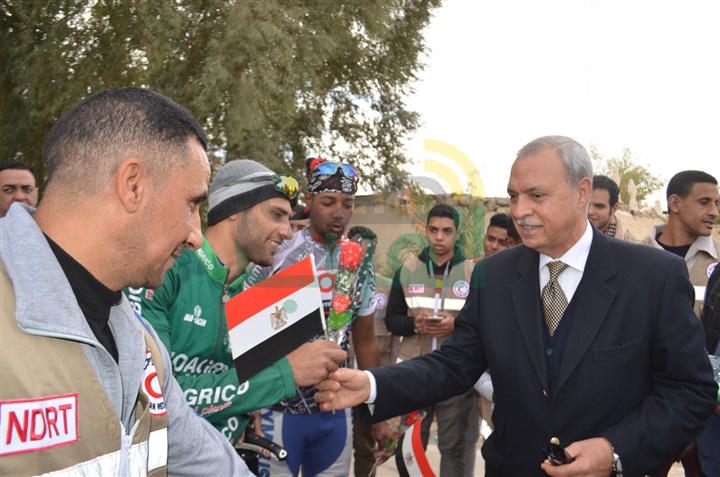 محافظ قنا يستقبل سباق الدراجات الهوائية من مصر إلى أفريقيا