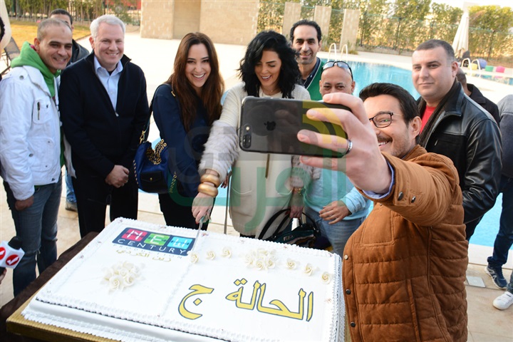 بالصور .. حورية فرغلي وأحمد زاهر يحتفلان ببدء تصوير "الحالة ج" بالصور .. حورية فرغلي وأحمد زاهر يحتفلان ببدء تصوير "الحالة ج"